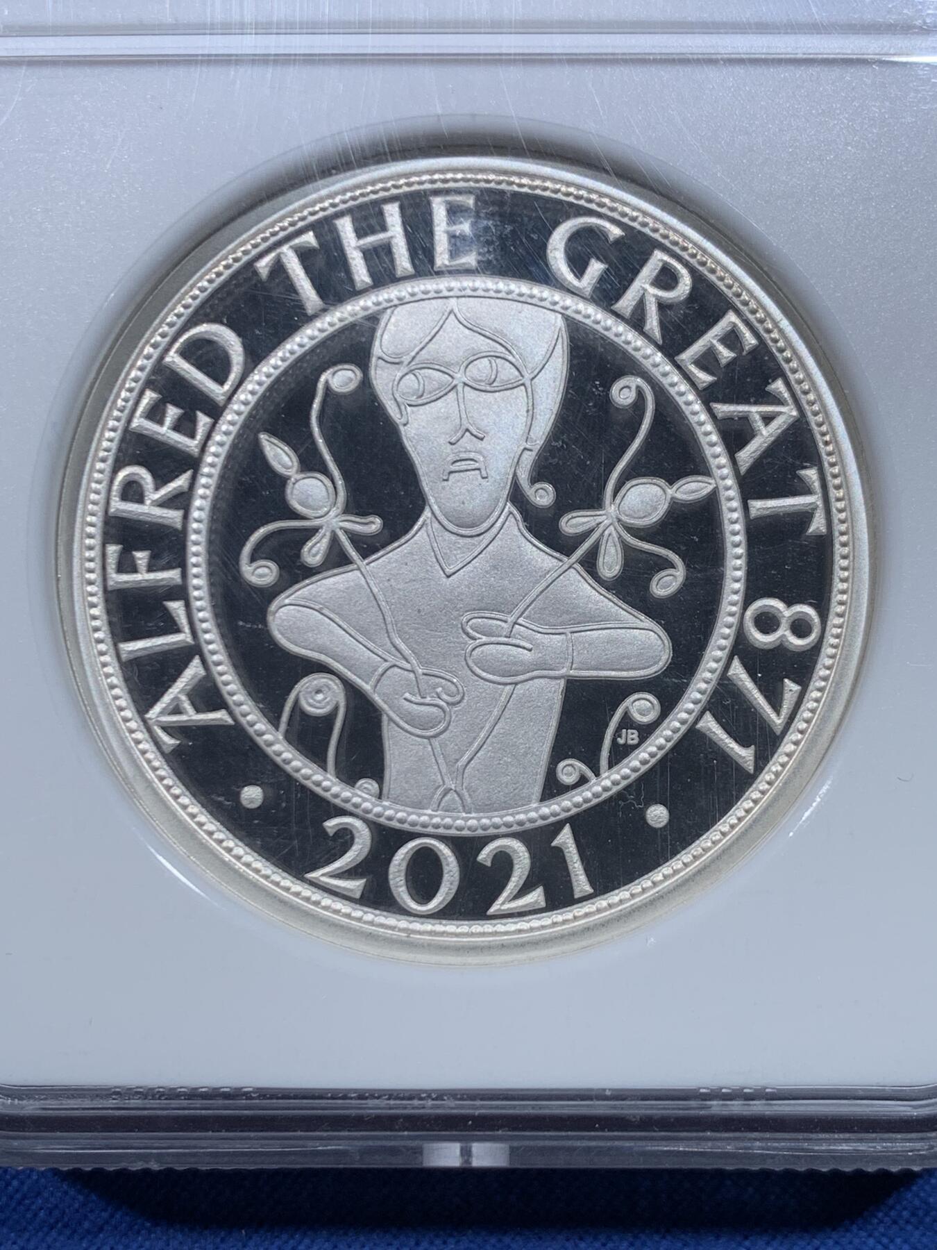 《竞宝斋》第482场 周日，周一 2场连拍 （全场包邮）20级店铺 欢迎送拍 NGC PF70UC 英国2021年“阿尔弗雷德大帝”5英镑，加厚（Piefort）精制银币，克重56.56克，925银，满分超深浮雕，并带有First Releases（首期发行）特殊标签，盒证齐全。加厚盒