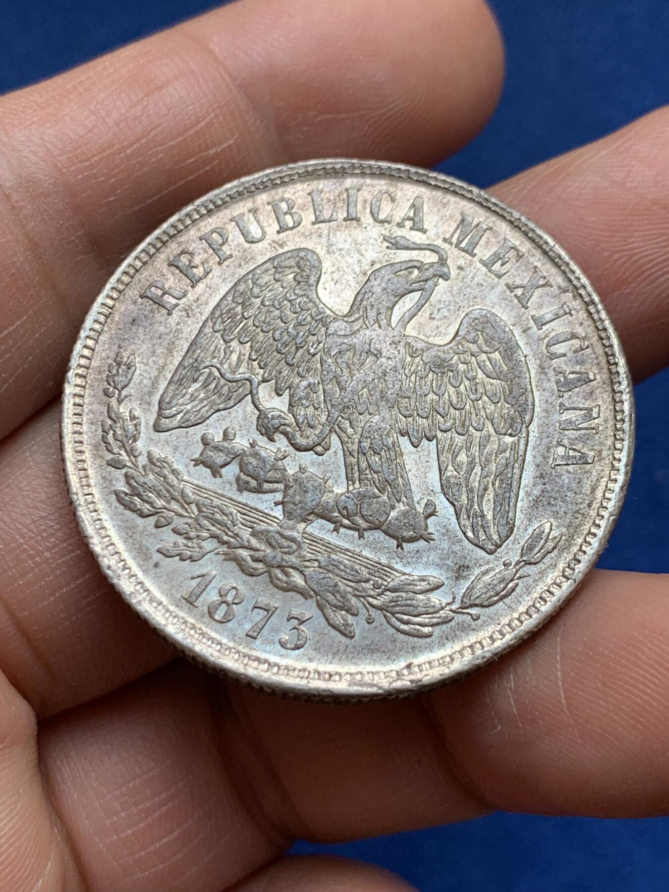 《竞宝斋》第482场 周日，周一 2场连拍 （全场包邮）20级店铺 欢迎送拍 墨西哥1873年天平鹰洋1比索大银币，好品深打，有戳记。