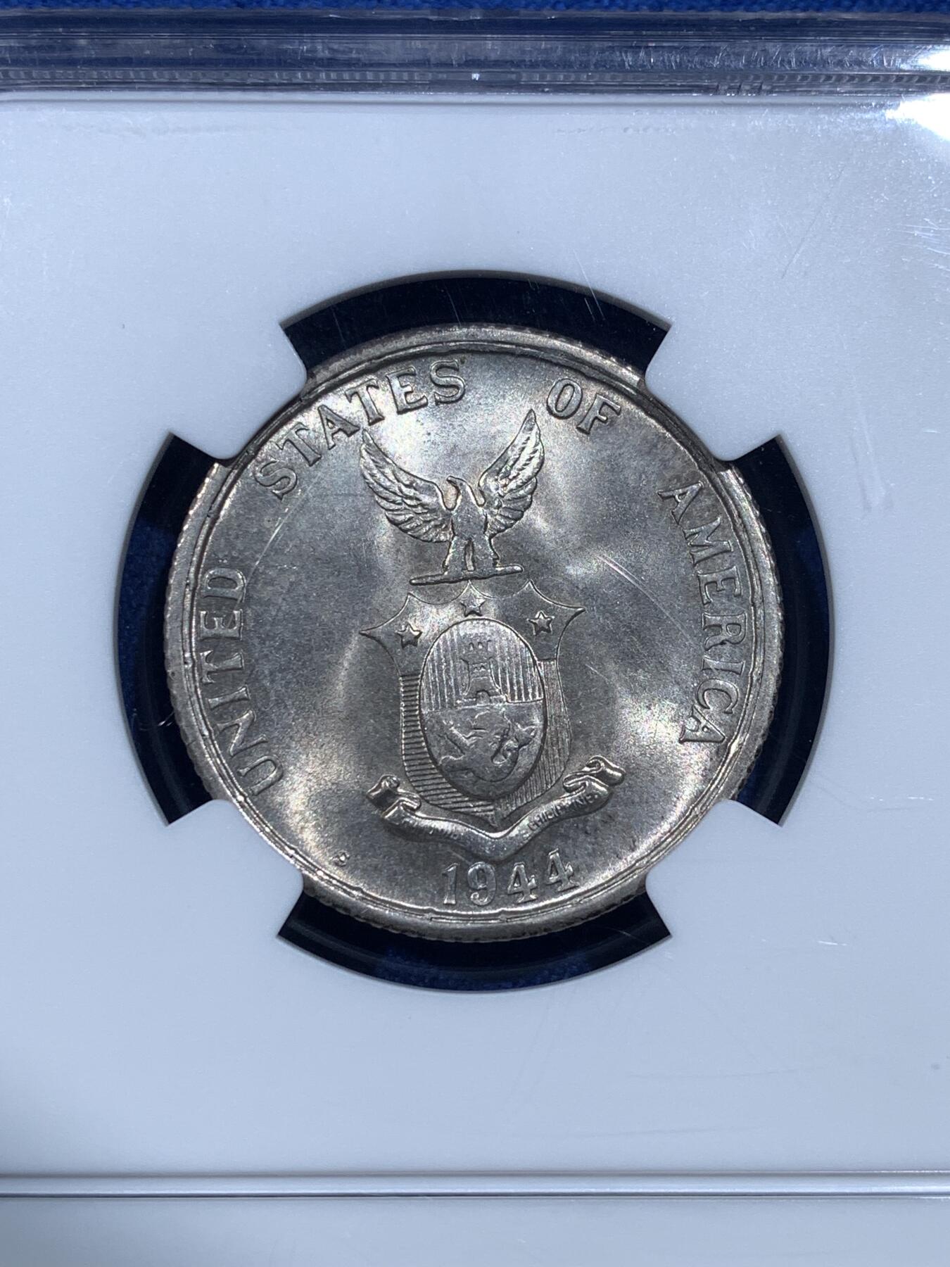 《竞宝斋》第482场 周日，周一 2场连拍 （全场包邮）20级店铺 欢迎送拍 NGC MS65 美属菲律宾1944年打铁女神50分银币，本品种的超高分，爆光，底板丝滑，设计优美