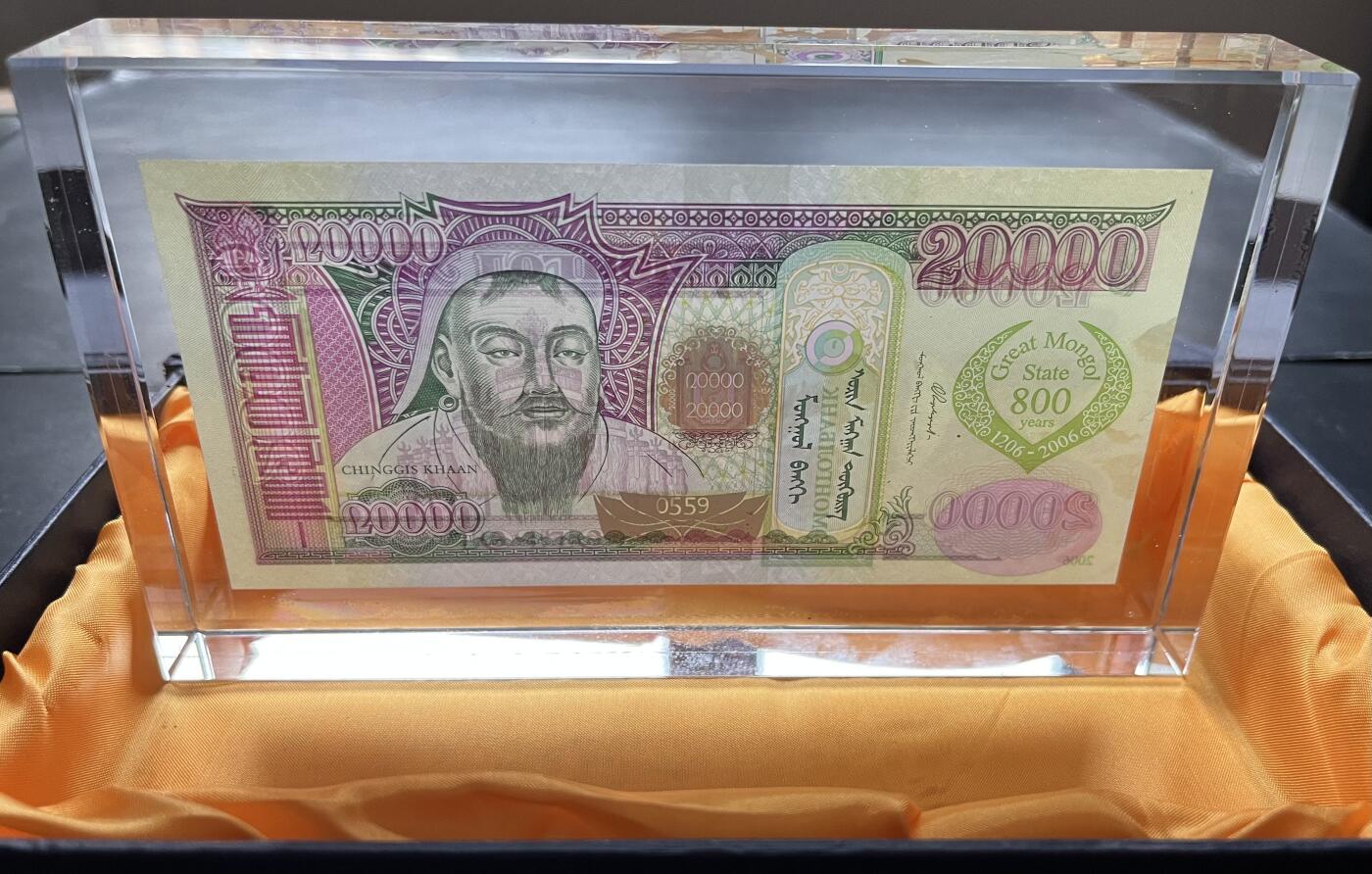 小福收藏拍卖第205期 裸钞场 本期有多张豹子号靓号  大量民国钞 百慕大样钞洋葱冠全套  阿富汗首年份查希尔国王和独立纪念碑 仅发行1000枚亚克力砖封蒙古20000图格里克帝国800周年纪念钞 卢旺达 东加勒比 斯里兰卡等多国精美纸币