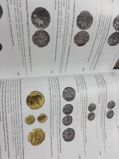 文馨钱币收藏第 303 场，【五一钱币荟，收藏盛宴】长期接代拍业务 世界各国各朝各代货币介绍目录大全附带价格表，应有尽有，全书共 704 页，非常厚重，约几公斤，不包邮，中拍实收快递邮费