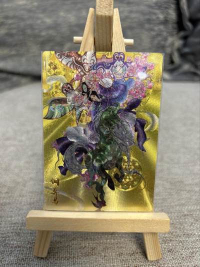 喜灰玩卡拍卖第八期，接拍品0佣金，欢迎送拍，释放现金流，让自己有资金可以购买更多喜欢的卡牌，让别的卡友能淘到更多心仪的卡牌 卡德曼  玉玉卿老师绘 铜弃马（最后一图小瑕疵介意勿拍）