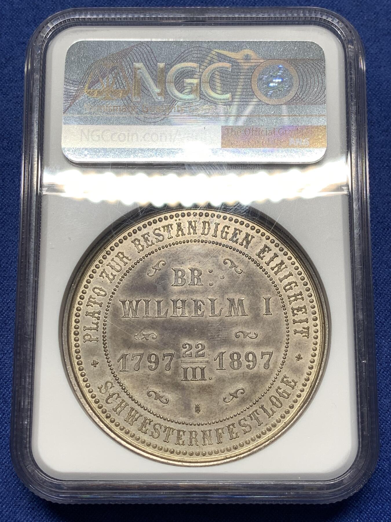 《竞宝斋》第482场 周日，周一 2场连拍 （全场包邮）20级店铺 欢迎送拍 NGC MS62 德国1897普鲁士国王威廉一世诞辰百年银质纪念章 超高浮雕设计 云霄飞车生动 直径45mm 加厚盒