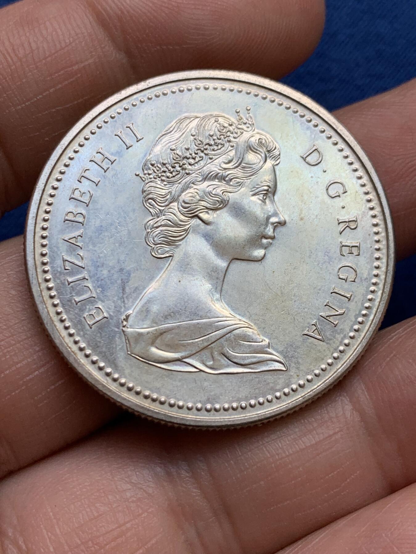 《竞宝斋》第482场 周日，周一 2场连拍 （全场包邮）20级店铺 欢迎送拍 加拿大1973年皇家骑警1元银币 500银 23.5克