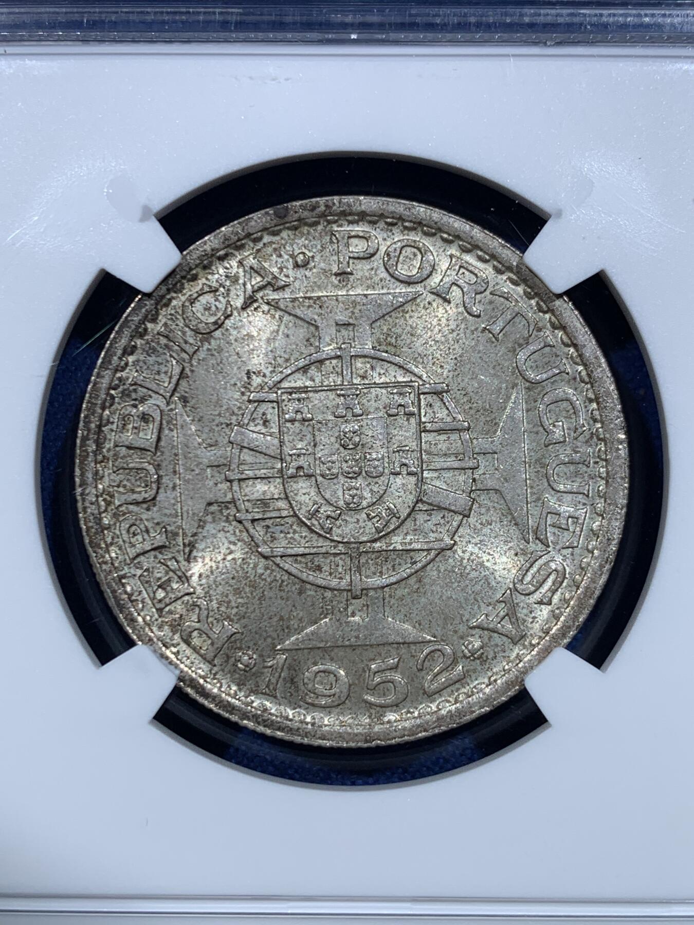 《竞宝斋》第482场 周日，周一 2场连拍 （全场包邮）20级店铺 欢迎送拍 NGC MS64 澳门1952年5圆大银币 黑金包浆漂亮 两面转光 疑似低评 这个品种很多都被融了 且买且珍惜