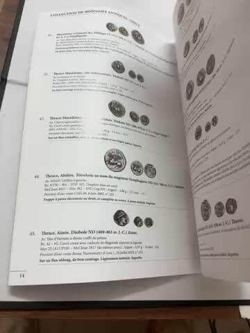 文馨钱币收藏第 303 场，【五一钱币荟，收藏盛宴】长期接代拍业务 世界各国各朝各代货币介绍目录大全附带价格表，应有尽有，全书共 704 页，非常厚重，约几公斤，不包邮，中拍实收快递邮费