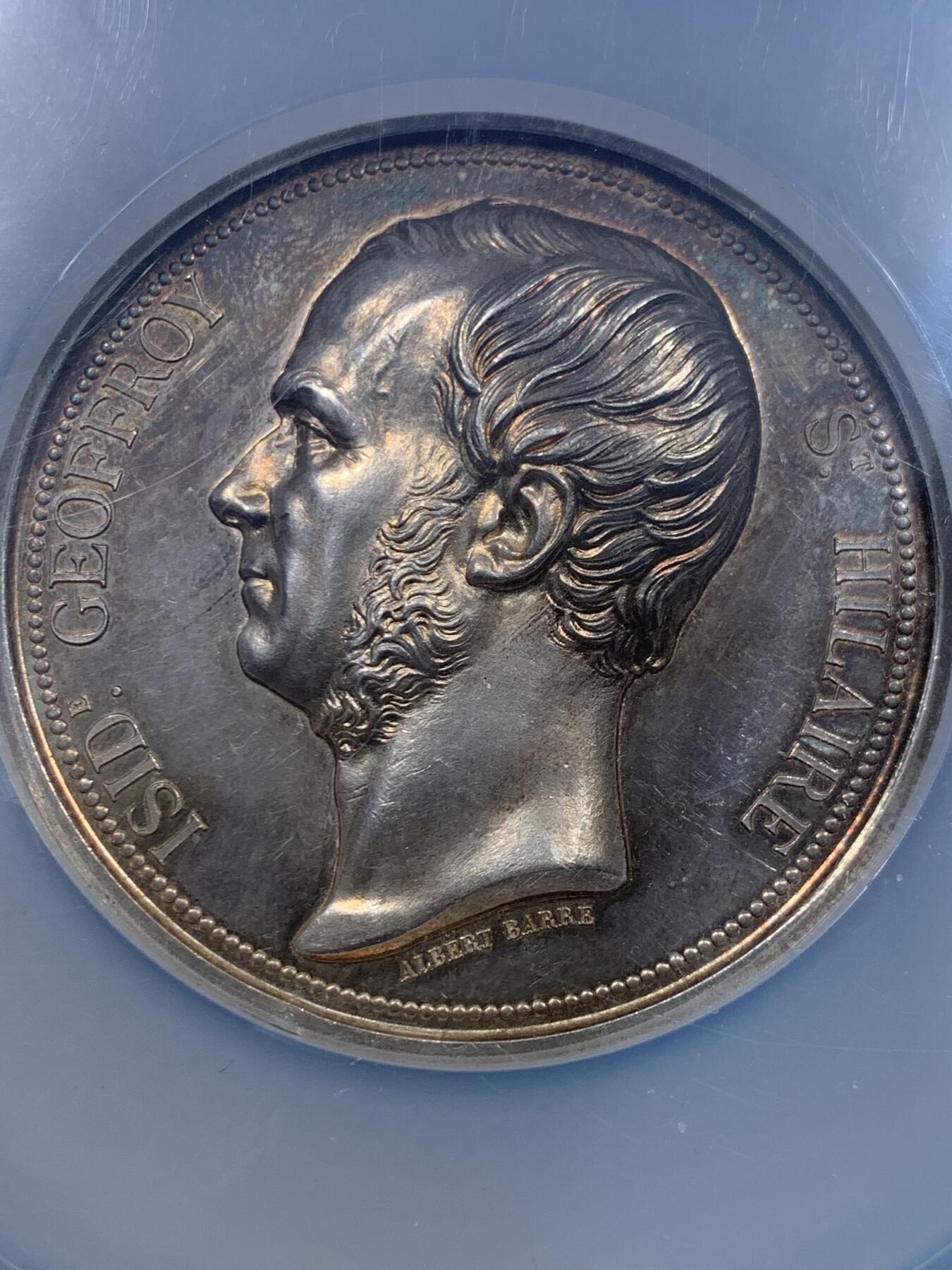 《竞宝斋》第482场 周日，周一 2场连拍 （全场包邮）20级店铺 欢迎送拍 NGC MS61 法国驯化学会大银章 吉利年1888年 直径60mm 加大加厚盒