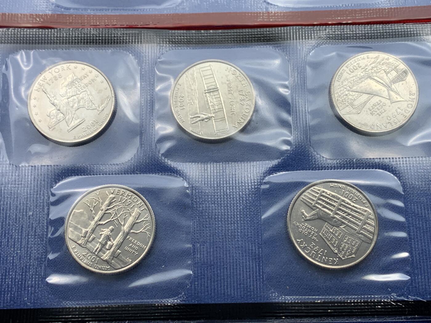 《竞宝斋》第482场 周日，周一 2场连拍 （全场包邮）20级店铺 欢迎送拍 两套一组 2001年美国P厂+D厂套币(每个版本各10枚)，少见品种