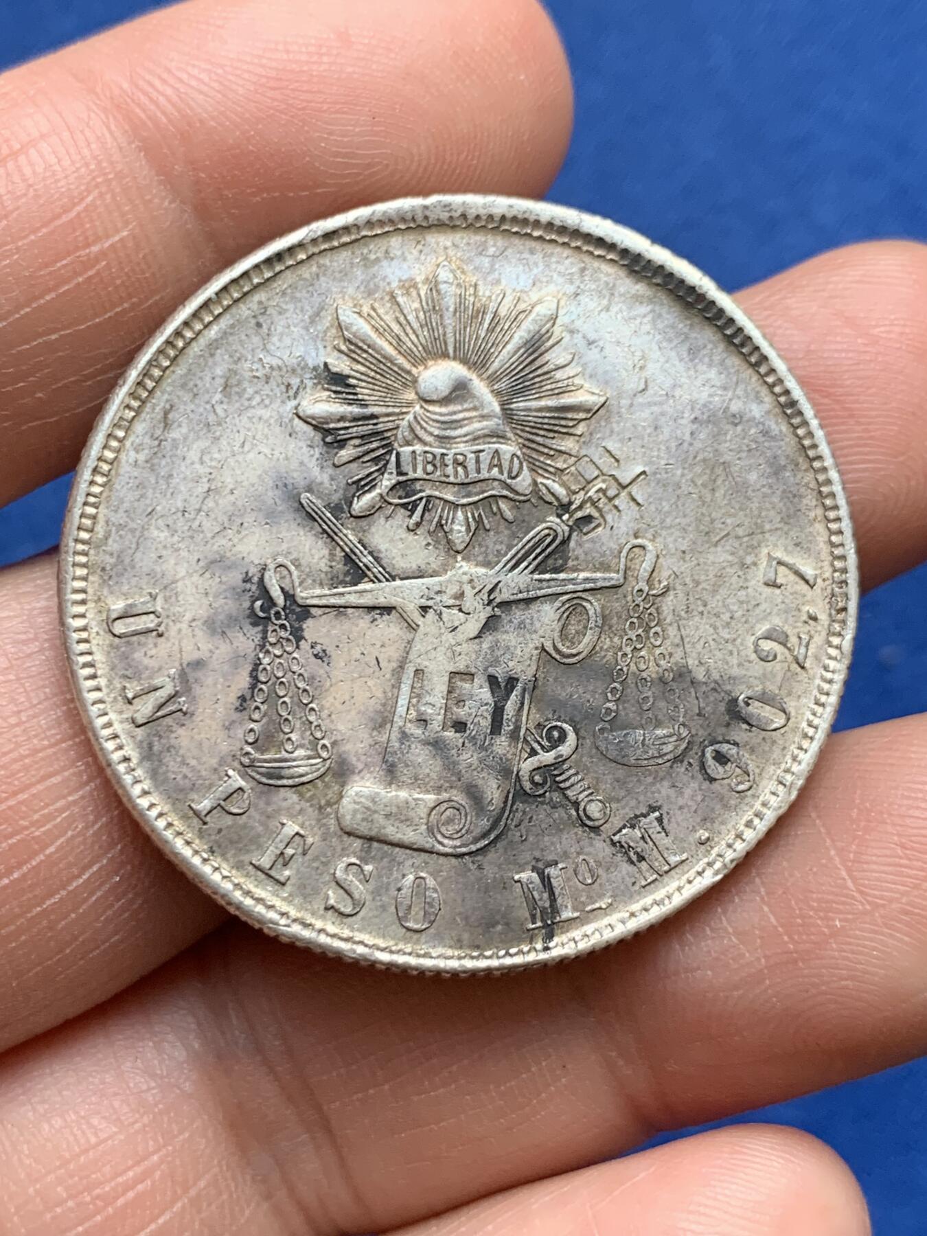 《竞宝斋》第482场 周日，周一 2场连拍 （全场包邮）20级店铺 欢迎送拍 墨西哥1873年天平鹰洋1比索大银币，好品深打，有戳记。