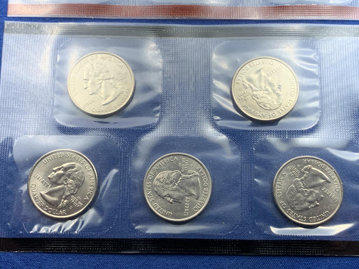 《竞宝斋》第482场 周日，周一 2场连拍 （全场包邮）20级店铺 欢迎送拍 两套一组 2001年美国P厂+D厂套币(每个版本各10枚)，少见品种