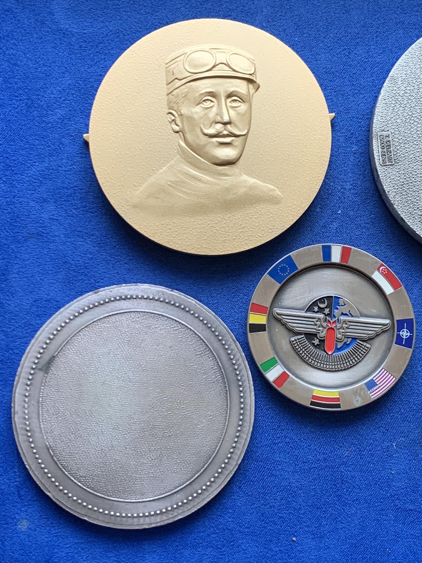 《竞宝斋》第482场 周日，周一 2场连拍 （全场包邮）20级店铺 欢迎送拍 五枚一组 法国军事题材铜章 总重600克 49.5mm-79mm