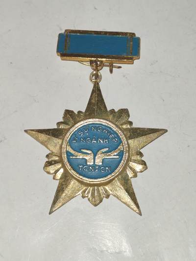 韵星假日军品类拍卖第55期  -- Rimey Holidays Militaria Auction 55 - 越南社会主义共和国为工业发展事业贡献奖章 少见