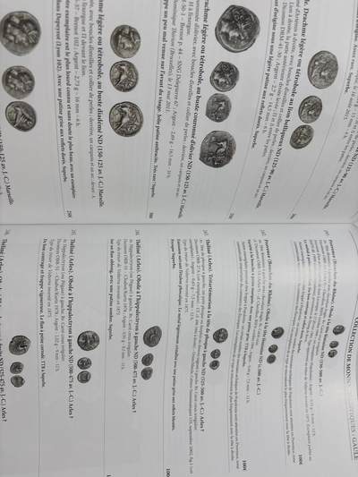 文馨钱币收藏第 303 场，【五一钱币荟，收藏盛宴】长期接代拍业务 世界各国各朝各代货币介绍目录大全附带价格表，应有尽有，全书共 704 页，非常厚重，约几公斤，不包邮，中拍实收快递邮费