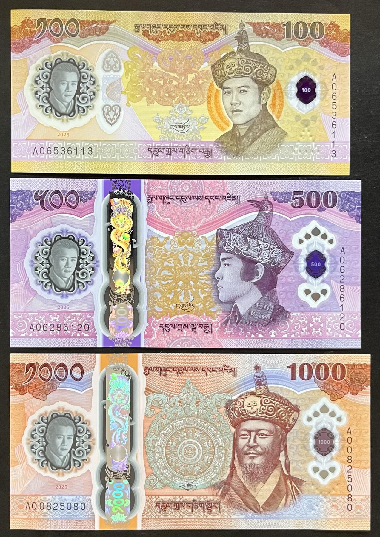 小福收藏拍卖第205期 裸钞场 本期有多张豹子号靓号  大量民国钞 百慕大样钞洋葱冠全套  阿富汗首年份查希尔国王和独立纪念碑 仅发行1000枚亚克力砖封蒙古20000图格里克帝国800周年纪念钞 卢旺达 东加勒比 斯里兰卡等多国精美纸币