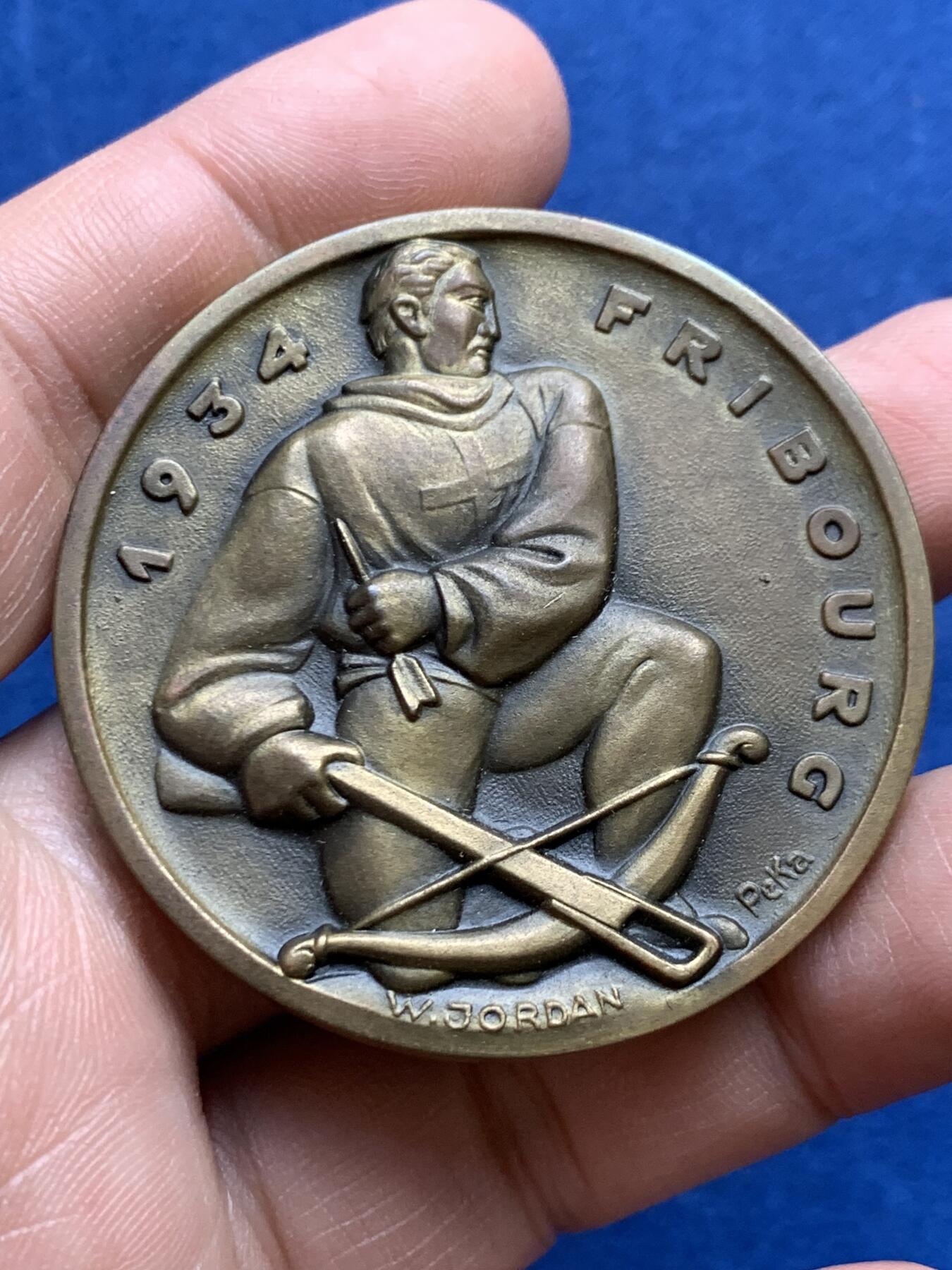 《竞宝斋》第482场 周日，周一 2场连拍 （全场包邮）20级店铺 欢迎送拍 1934年瑞士弗莱堡射击节铜章，49.5mm，53.2克，存世量少，带盒，品相极好