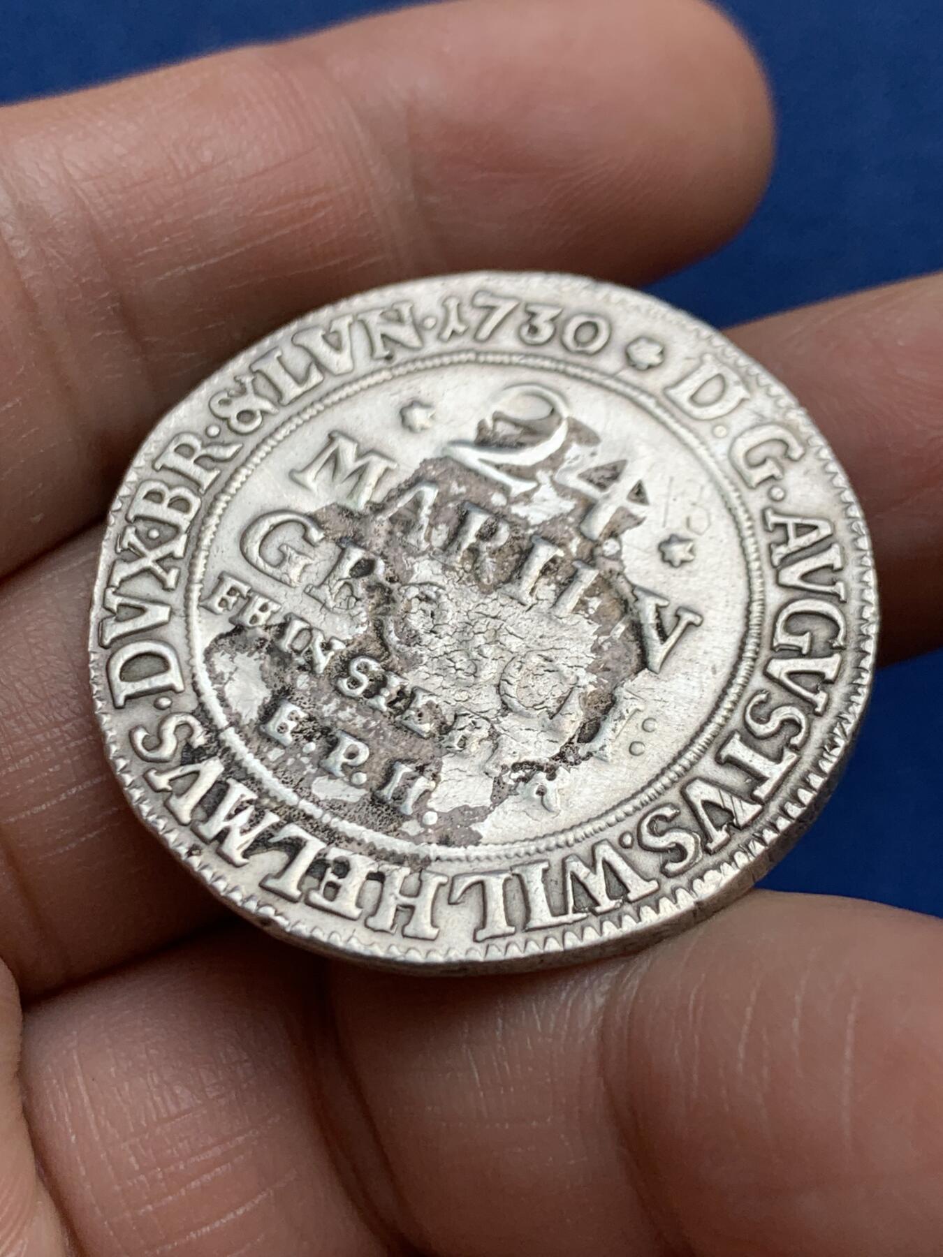 《竞宝斋》第482场 周日，周一 2场连拍 （全场包邮）20级店铺 欢迎送拍 不伦瑞克-沃尔芬比特尔侯国2/3野人泰勒银币。1730年奥古斯特·威廉时期（1714-1731年）打制，正面：野人图案，面值：24玛丽恩格罗申（等同2/3泰勒），铭文大意“蒙神恩典，奥古斯都·威廉，不伦瑞克和吕讷堡公爵，1730年”/24玛丽恩格罗申银）EPH. （厂记铸币师标记）重约：12.68克。1730为该版最终年份！少见品种。