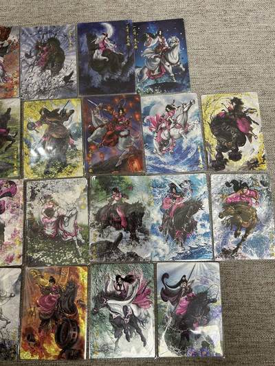 喜灰玩卡拍卖第八期，接拍品0佣金，欢迎送拍，释放现金流，让自己有资金可以购买更多喜欢的卡牌，让别的卡友能淘到更多心仪的卡牌 【限编】卡德曼 忠义水浒 谷粒老师绘 扈三娘 C版面 不重复 22张  全部带编