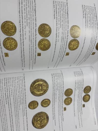 文馨钱币收藏第 303 场，【五一钱币荟，收藏盛宴】长期接代拍业务 世界各国各朝各代货币介绍目录大全附带价格表，应有尽有，全书共 704 页，非常厚重，约几公斤，不包邮，中拍实收快递邮费