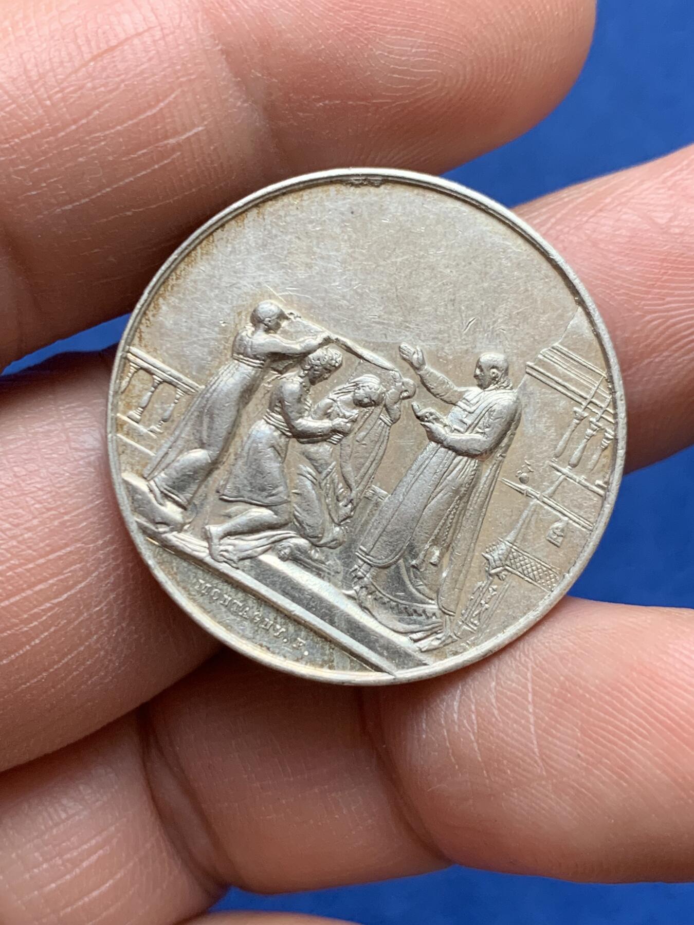 《竞宝斋》第482场 周日，周一 2场连拍 （全场包邮）20级店铺 欢迎送拍 法国1900年结婚纪念银章 28.8mm 11.7克 丰饶角银标 刻花漂亮