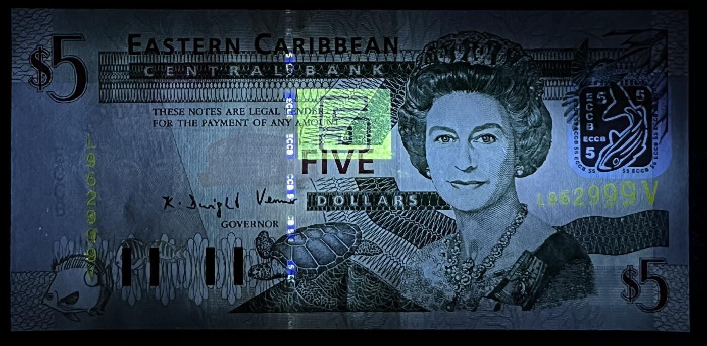 小福收藏拍卖第205期 裸钞场 本期有多张豹子号靓号  大量民国钞 百慕大样钞洋葱冠全套  阿富汗首年份查希尔国王和独立纪念碑 仅发行1000枚亚克力砖封蒙古20000图格里克帝国800周年纪念钞 卢旺达 东加勒比 斯里兰卡等多国精美纸币