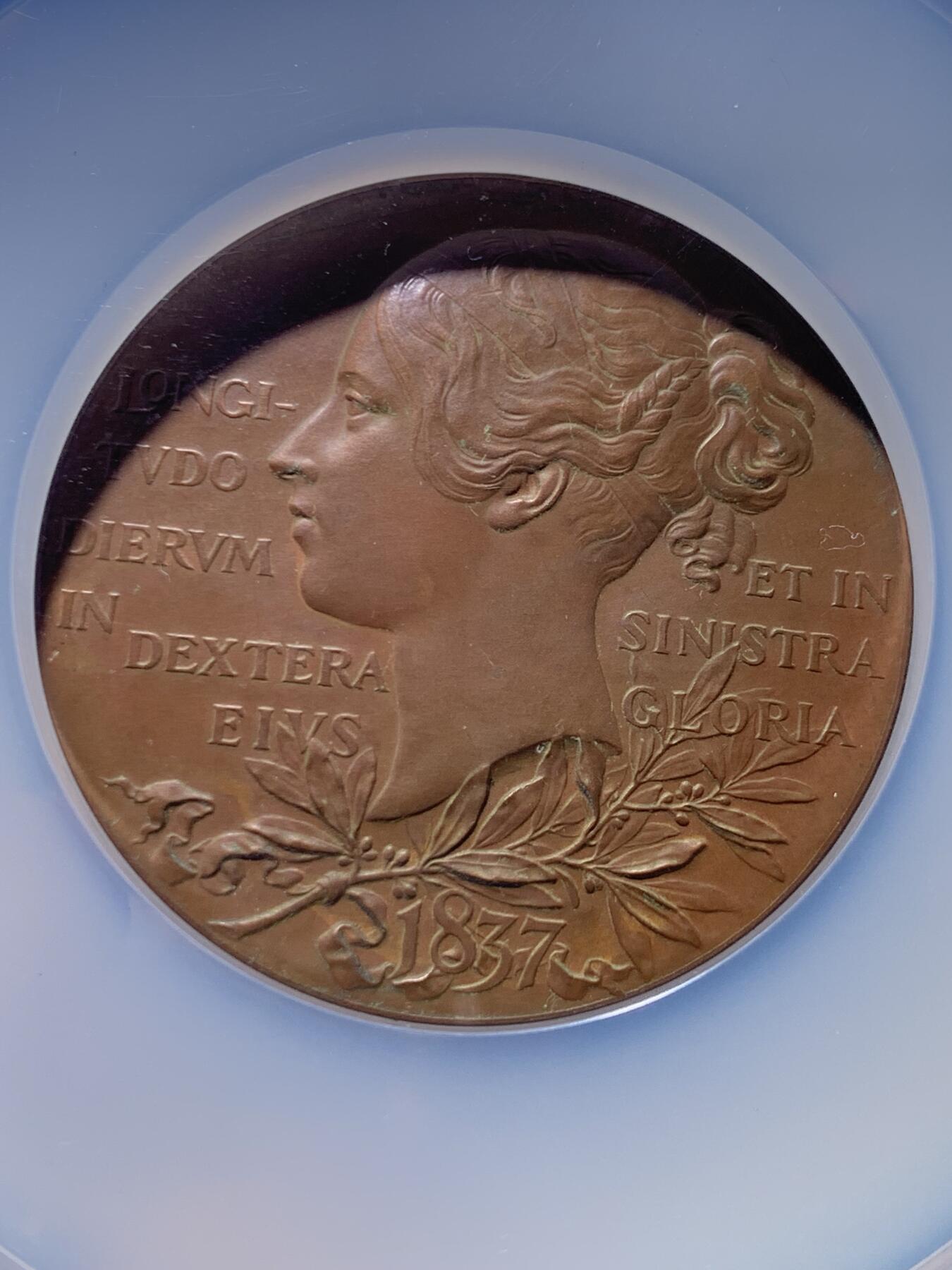 《竞宝斋》第482场 周日，周一 2场连拍 （全场包邮）20级店铺 欢迎送拍 NGC MS63BN 英国1837-1897年维多利亚女王加冕60周年纪念大铜章 直径55mm 加大加厚盒