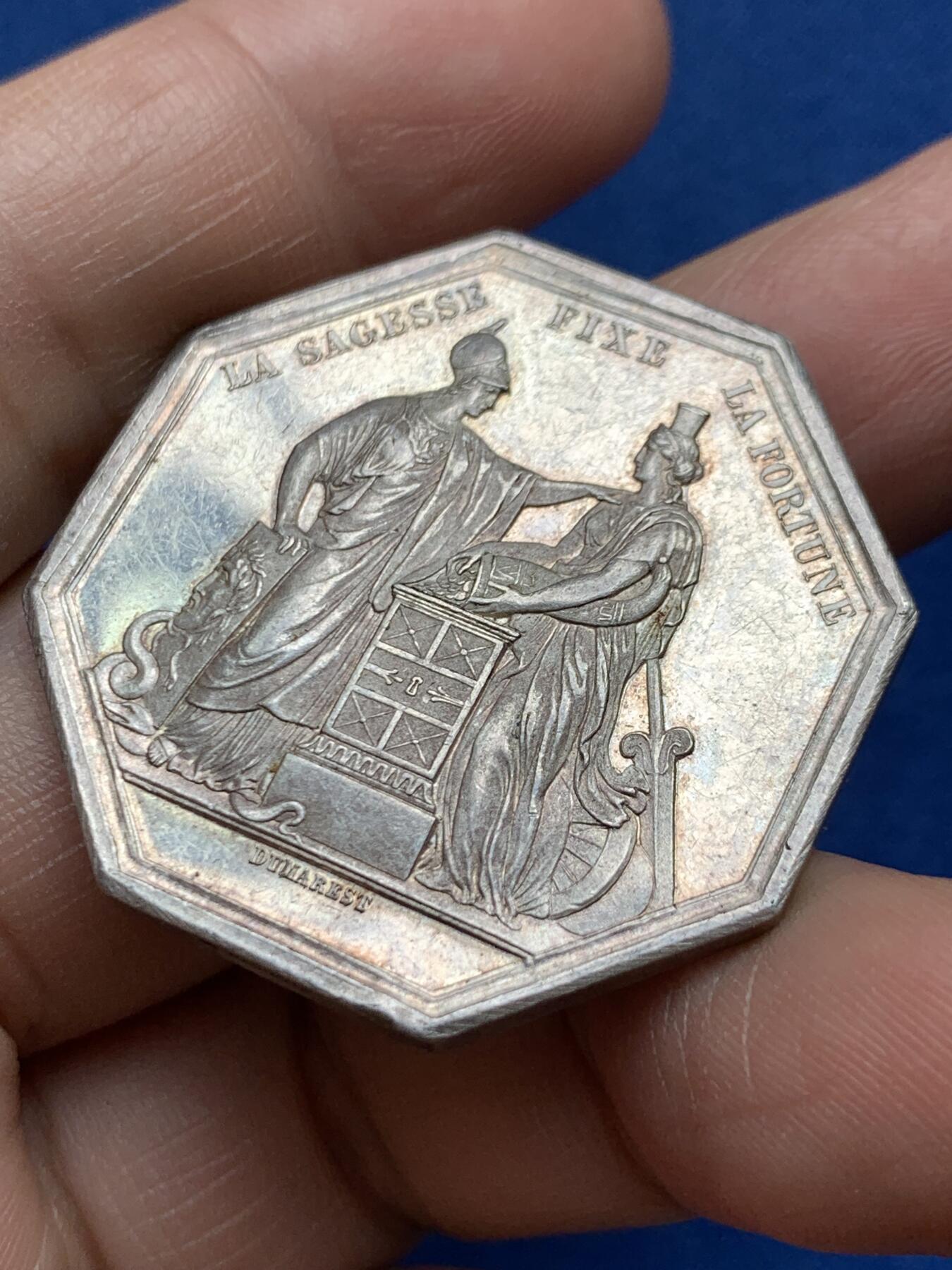 《竞宝斋》第482场 周日，周一 2场连拍 （全场包邮）20级店铺 欢迎送拍 早期法兰西银行八角银质代币 24.8克 36.4mm 手指银标