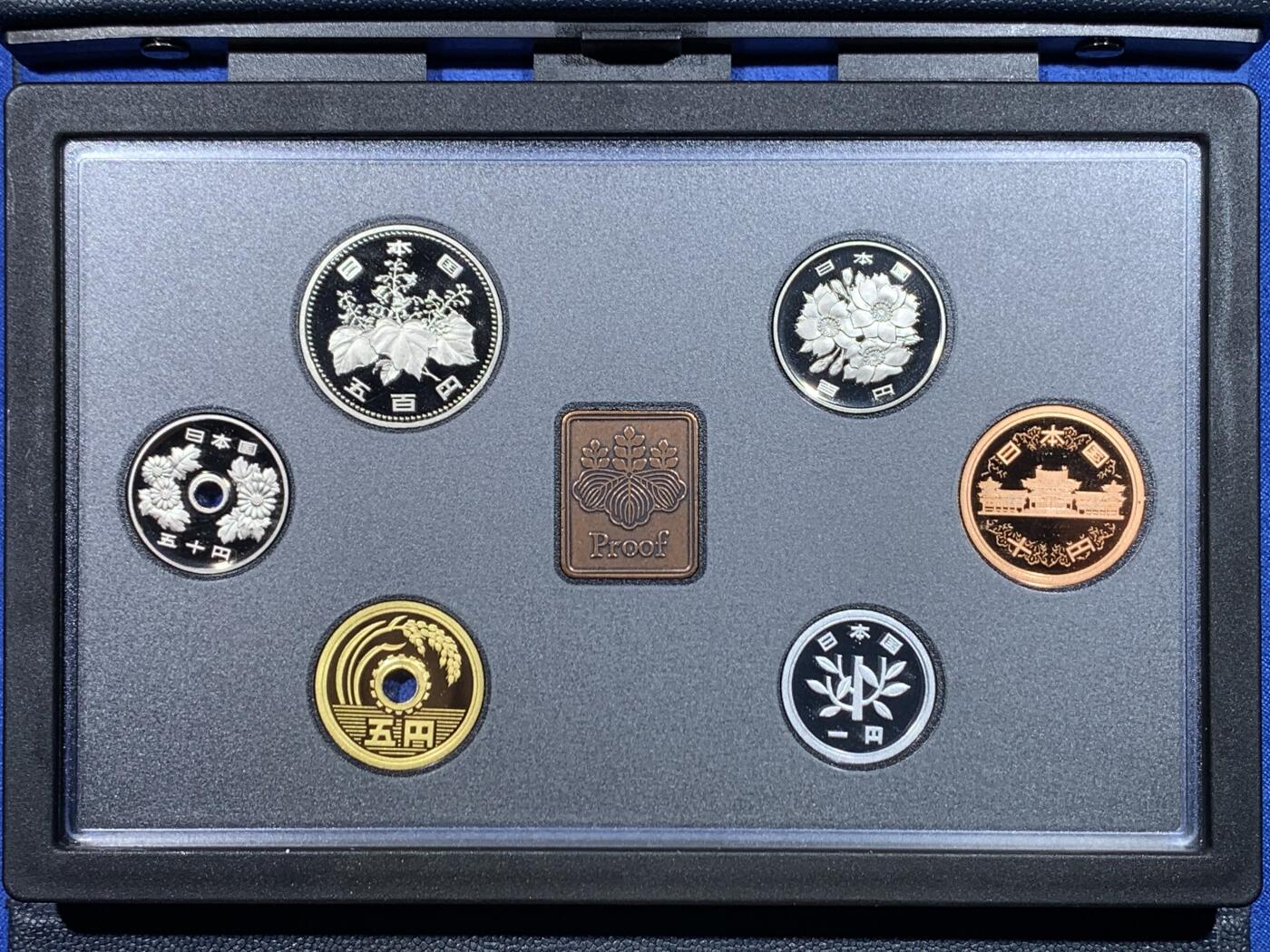 《竞宝斋》第482场 周日，周一 2场连拍 （全场包邮）20级店铺 欢迎送拍 1995年/平成7年日本精制黑皮套币