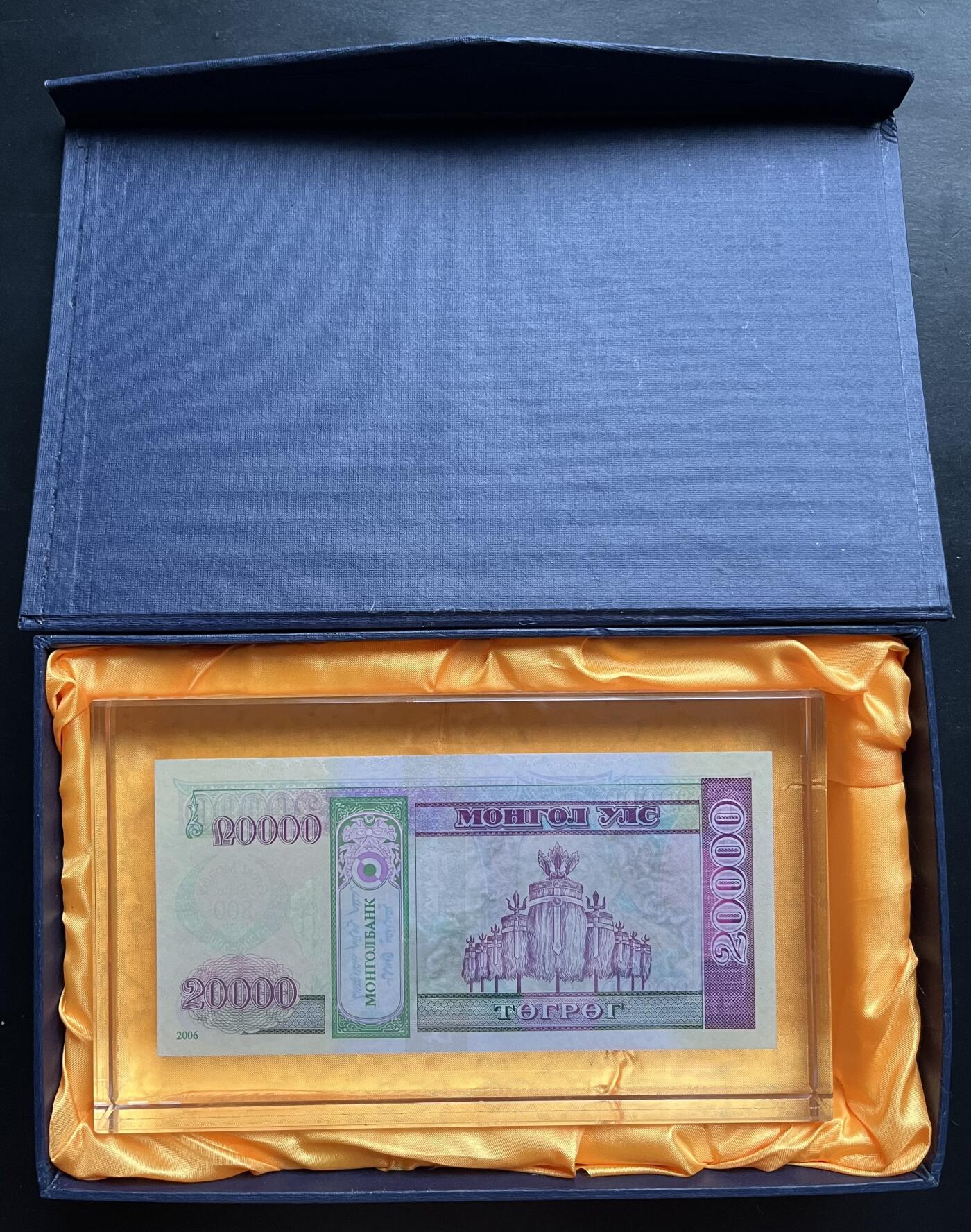 小福收藏拍卖第205期 裸钞场 本期有多张豹子号靓号  大量民国钞 百慕大样钞洋葱冠全套  阿富汗首年份查希尔国王和独立纪念碑 仅发行1000枚亚克力砖封蒙古20000图格里克帝国800周年纪念钞 卢旺达 东加勒比 斯里兰卡等多国精美纸币