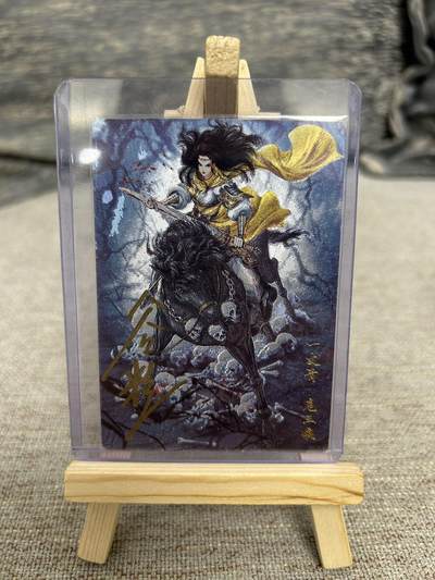 喜灰玩卡拍卖第八期，接拍品0佣金，欢迎送拍，释放现金流，让自己有资金可以购买更多喜欢的卡牌，让别的卡友能淘到更多心仪的卡牌 【亲签】 卡德曼 忠义水浒 谷粒老师亲签 扈三娘 限编072/108编 折光粗闪