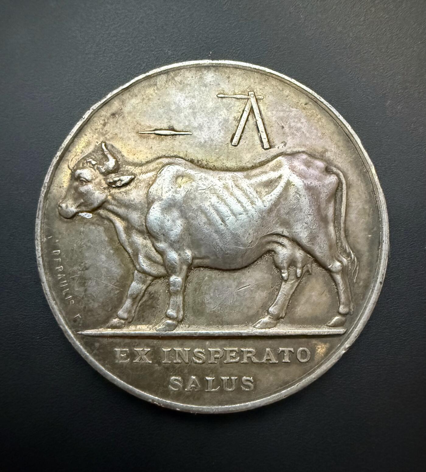 【周六 19:30】乾藏阁外国银币专场・裸币 / 评级币 + 银章铜章 保真包老 1814 年法国牛痘疫苗纪念银章（大师雕刻）