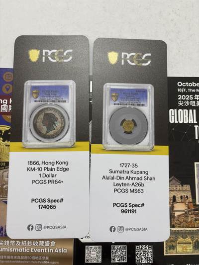 文馨钱币收藏第 303 场，【五一钱币荟，收藏盛宴】长期接代拍业务 2025-26 年香港第十三，十四届国际钱币展销会书两本，带 PCGS 书签两张