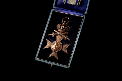 戎马世界章牌大赏第116期 - 原盒 带冠巴伐利亚三级军事功勋（mvk3）