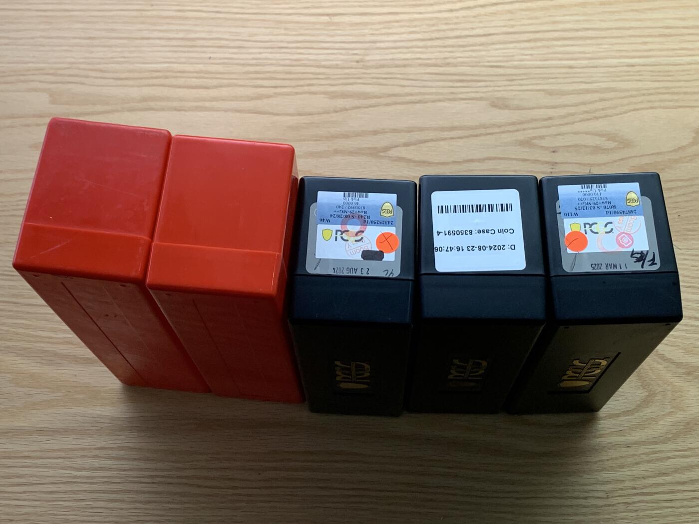 《竞宝斋》第482场 周日，周一 2场连拍 （全场包邮）20级店铺 欢迎送拍 5个一组 PCGS 20枚装3个+通用20枚装2个可装NGC评级币 整体不错 包邮