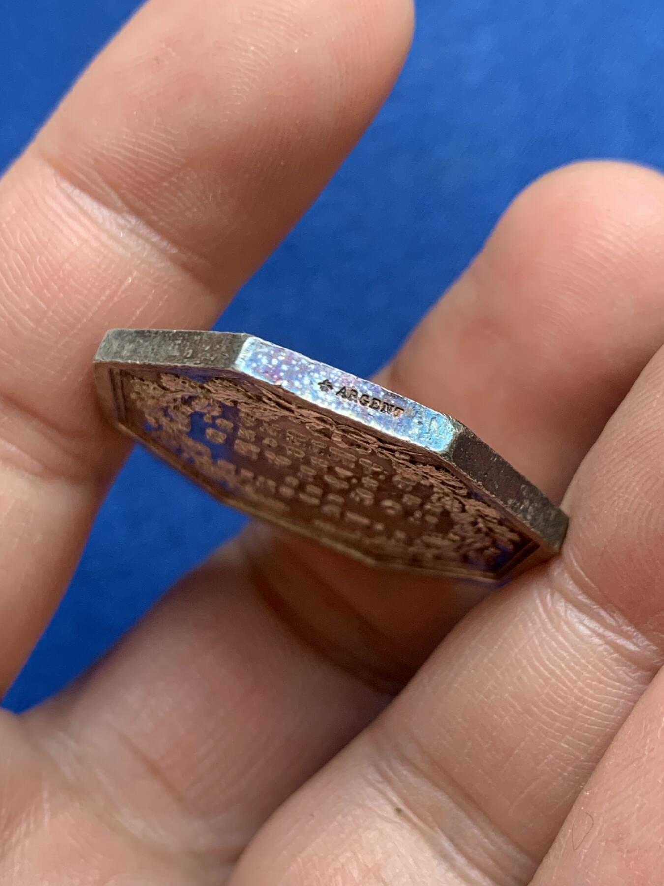 《竞宝斋》第482场 周日，周一 2场连拍 （全场包邮）20级店铺 欢迎送拍 法国八角银质代币，亚眠公证人协会，15.38g，31.7mm，蜜蜂边铭