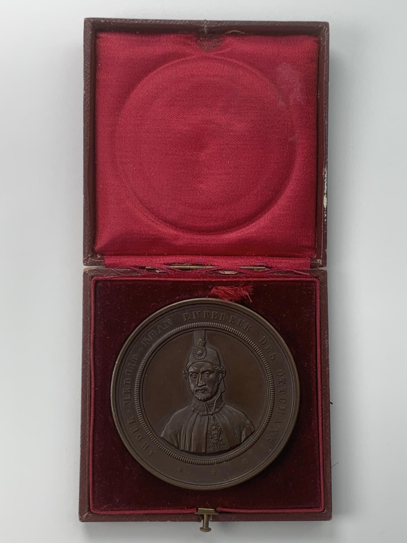 掌中浮雕-藏着的欧洲第059场 1853年奥斯曼帝国阿卜杜勒·麦贾德锡诺普战役铜章，68mm，Hart雕刻，有合适的盒子