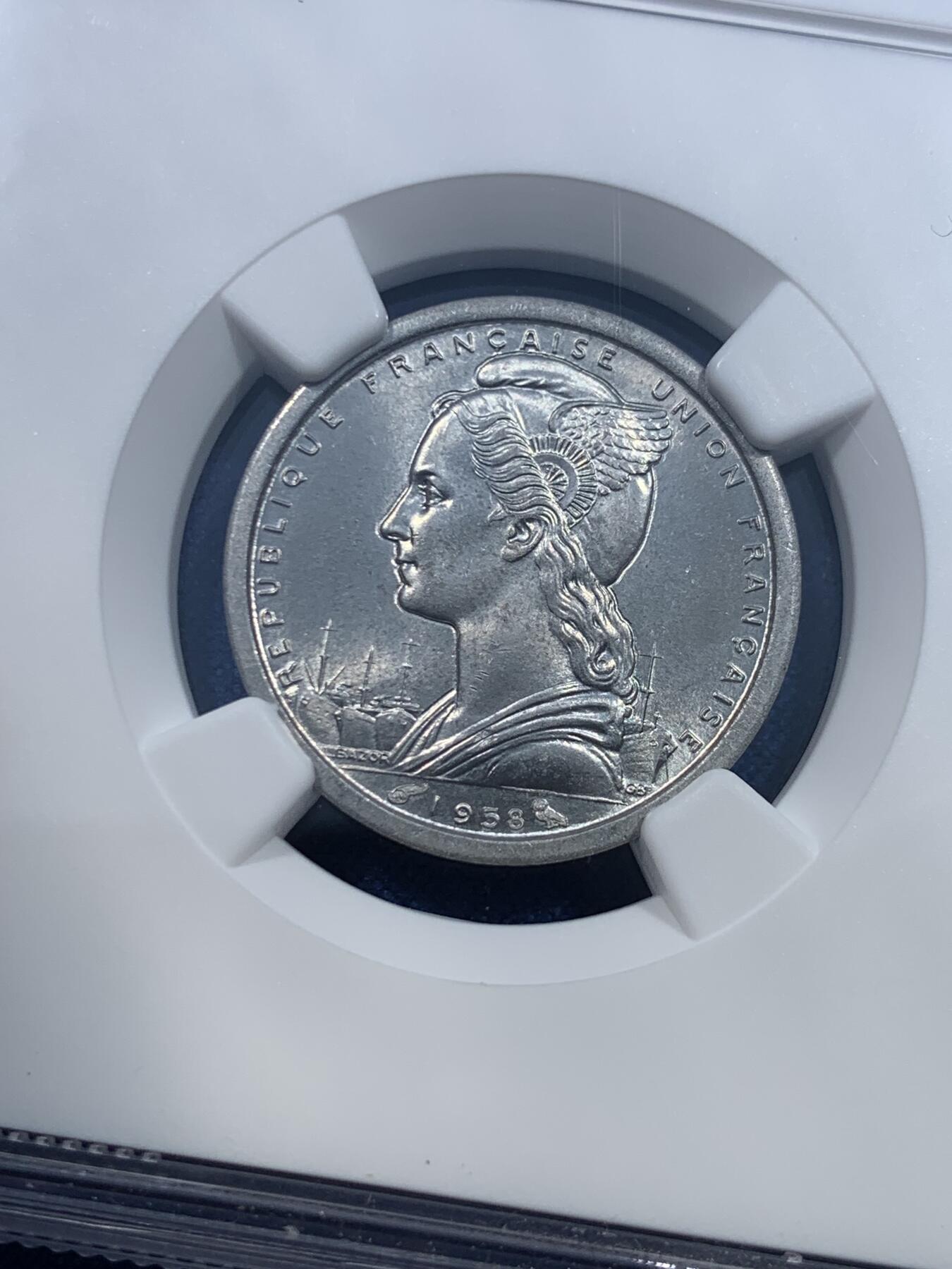 《竞宝斋》第482场 周日，周一 2场连拍 （全场包邮）20级店铺 欢迎送拍 NGC MS66 马达加斯加1958年1法郎铝币 66分高分不易 细节极为清晰