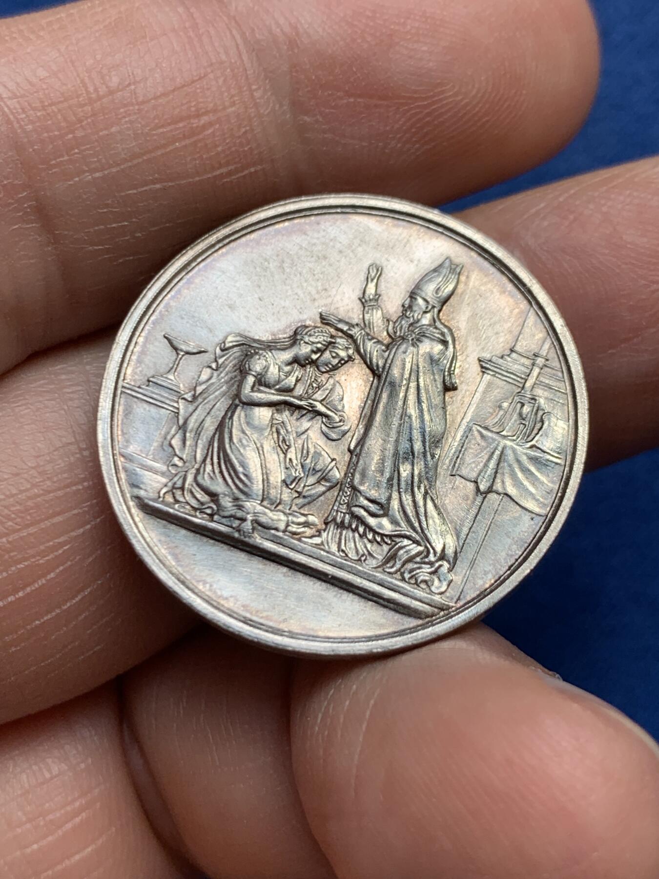 《竞宝斋》第482场 周日，周一 2场连拍 （全场包邮）20级店铺 欢迎送拍 法国结婚纪念银章 背面无刻字 27.2mm 9.95克 蜜蜂银标