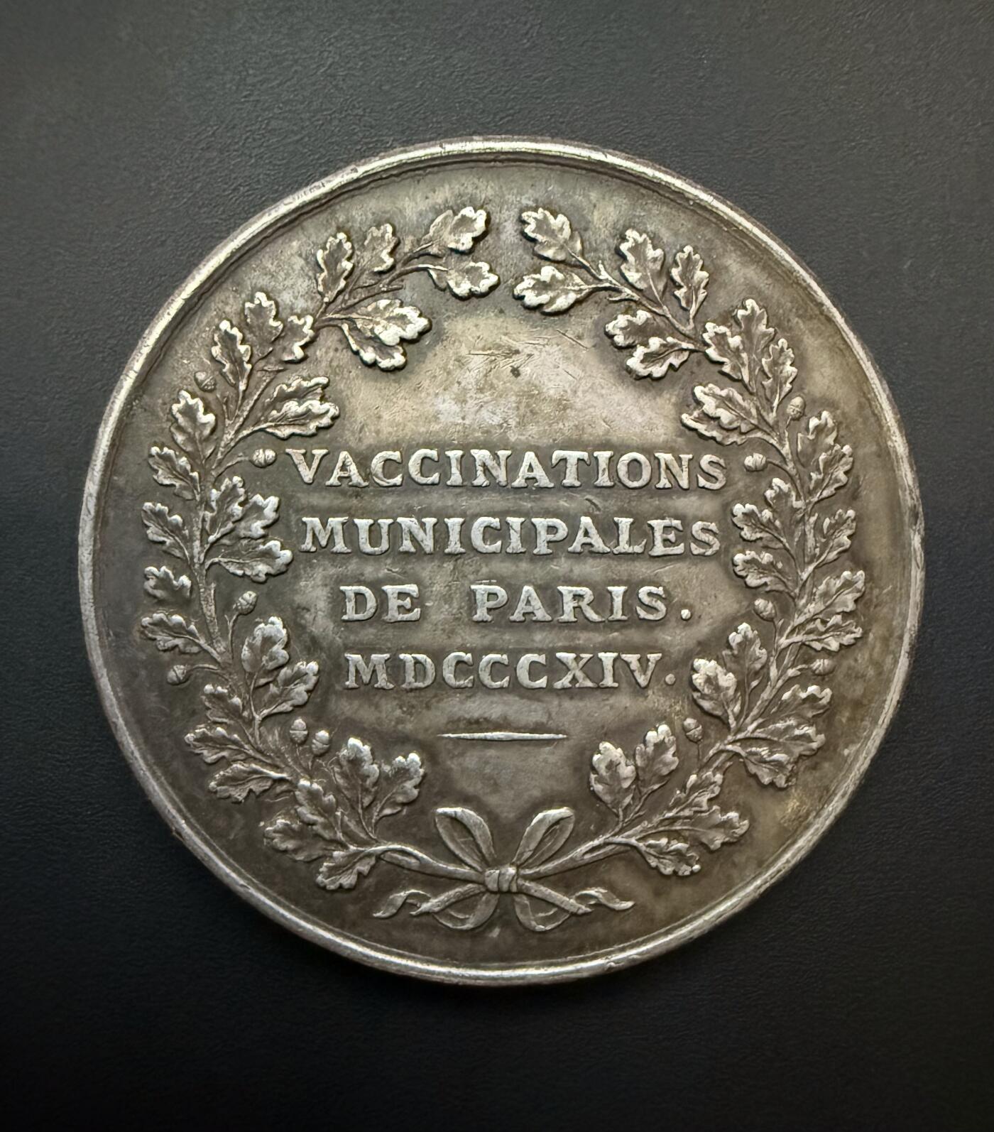 【周六 19:30】乾藏阁外国银币专场・裸币 / 评级币 + 银章铜章 保真包老 1814 年法国牛痘疫苗纪念银章（大师雕刻）