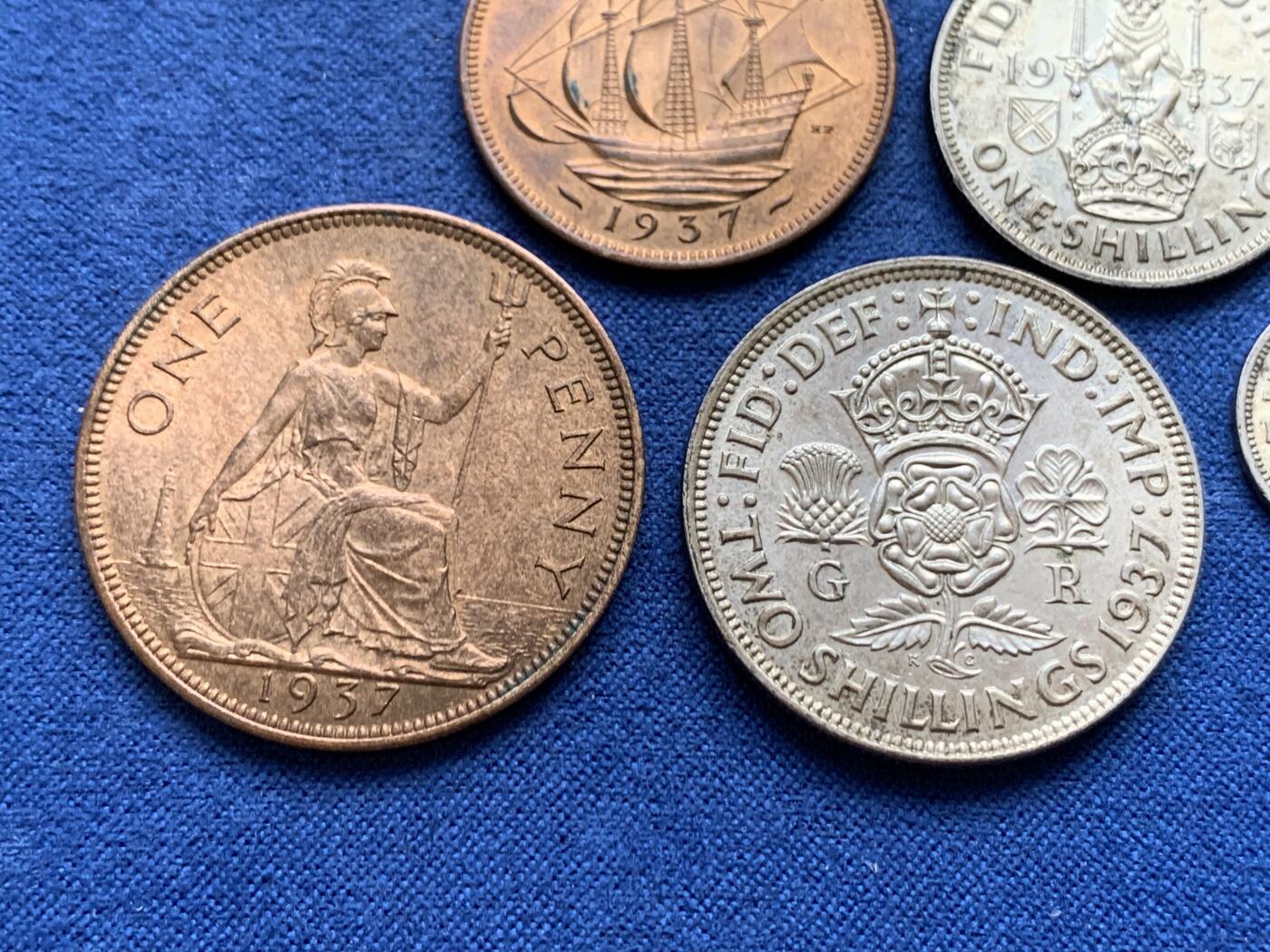 《竞宝斋》第482场 周日，周一 2场连拍 （全场包邮）20级店铺 欢迎送拍 五枚一组 英国1937年半便士，1便士铜币，3便士，1先令，2先令银币，保存不错，细节见图。