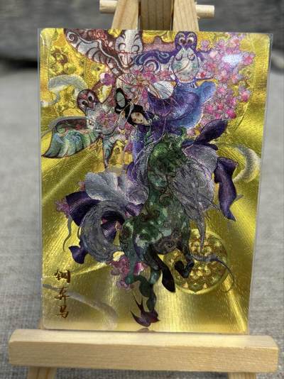 喜灰玩卡拍卖第八期，接拍品0佣金，欢迎送拍，释放现金流，让自己有资金可以购买更多喜欢的卡牌，让别的卡友能淘到更多心仪的卡牌 卡德曼  玉玉卿老师绘 铜弃马（最后一图小瑕疵介意勿拍）