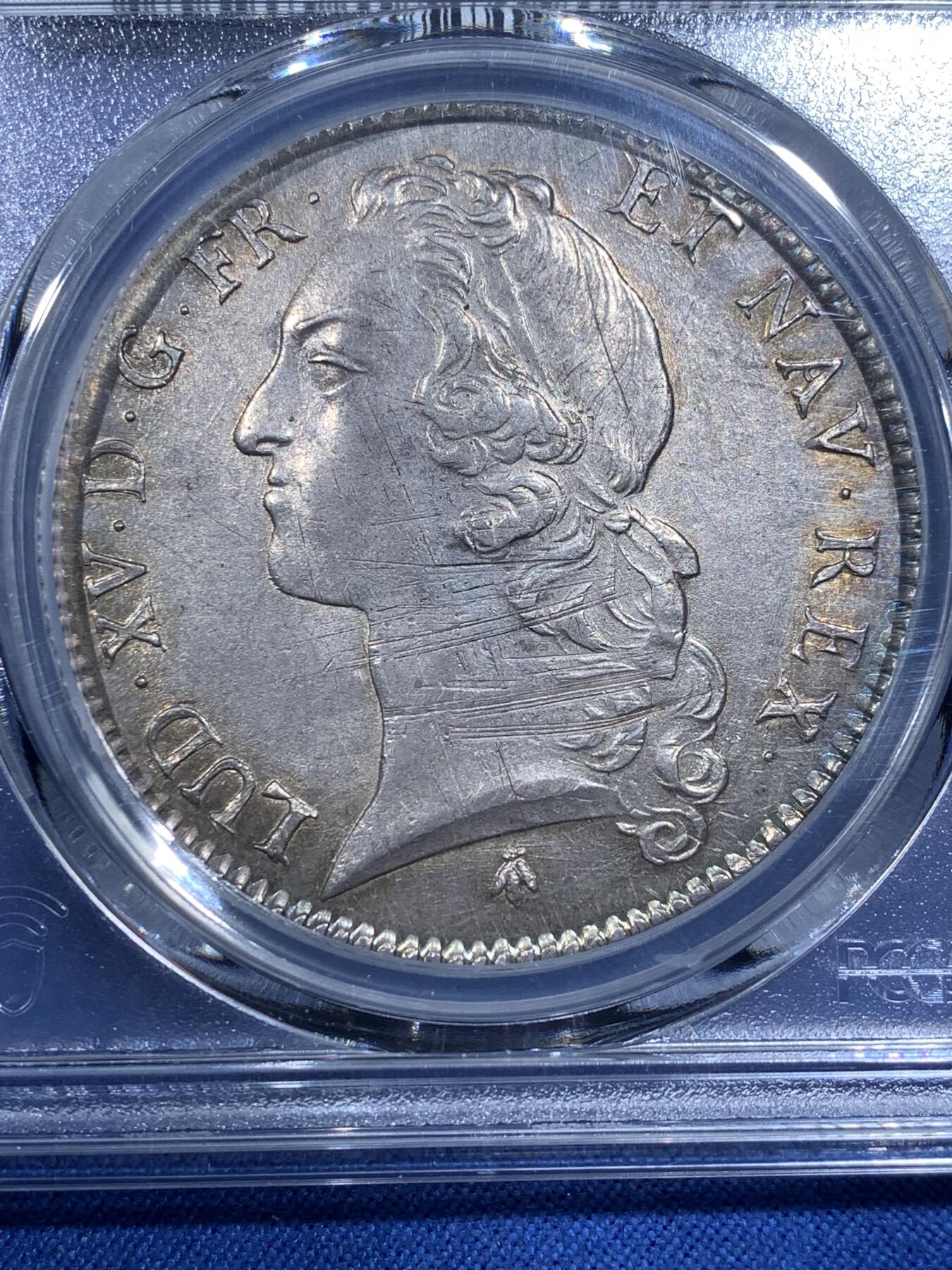 《竞宝斋》第482场 周日，周一 2场连拍 （全场包邮）20级店铺 欢迎送拍 唯一冠军分 PCGS AU58 法国1765M路易十五埃居 M厂图卢兹铸造，稀有度R3。 PCGS NGC 双冠军分，且均为唯一评级记录！ 整体状态很好，深打制很难得，金彩，眼神很犀利，观赏性很高。