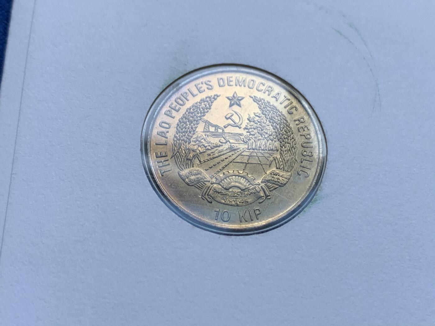 《竞宝斋》第482场 周日，周一 2场连拍 （全场包邮）20级店铺 欢迎送拍 邮币封 老挝1988年10K纪念币