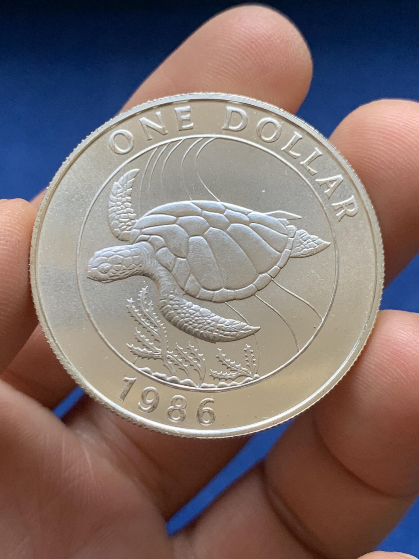 《竞宝斋》第482场 周日，周一 2场连拍 （全场包邮）20级店铺 欢迎送拍 百慕大1986年海龟1元银币（普制），925银，28.28克，海洋生物主题，海龟浮雕栩栩如生，品相很美，世界野生动物银币系列精品，收藏级品相