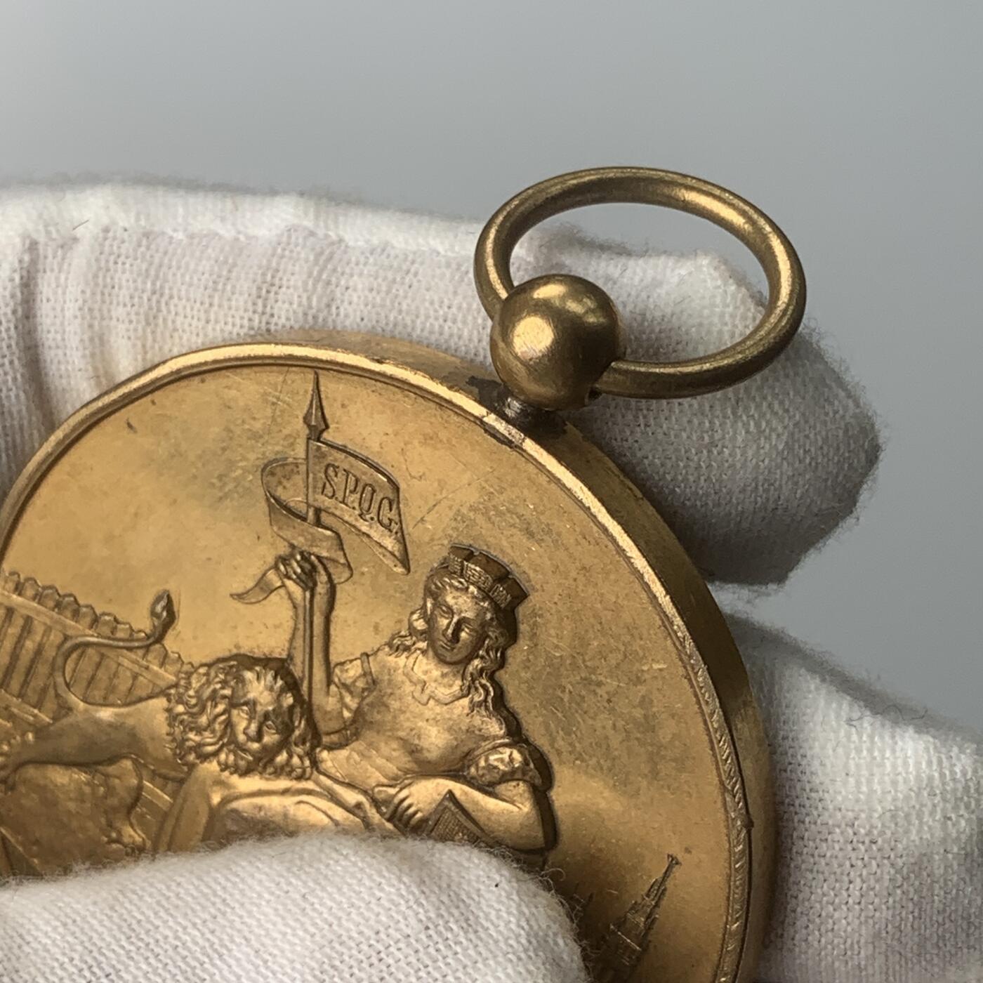 掌中浮雕-藏着的欧洲第059场 1898年比利时根特市长纪念碑揭幕镀金铜章，50.5mm