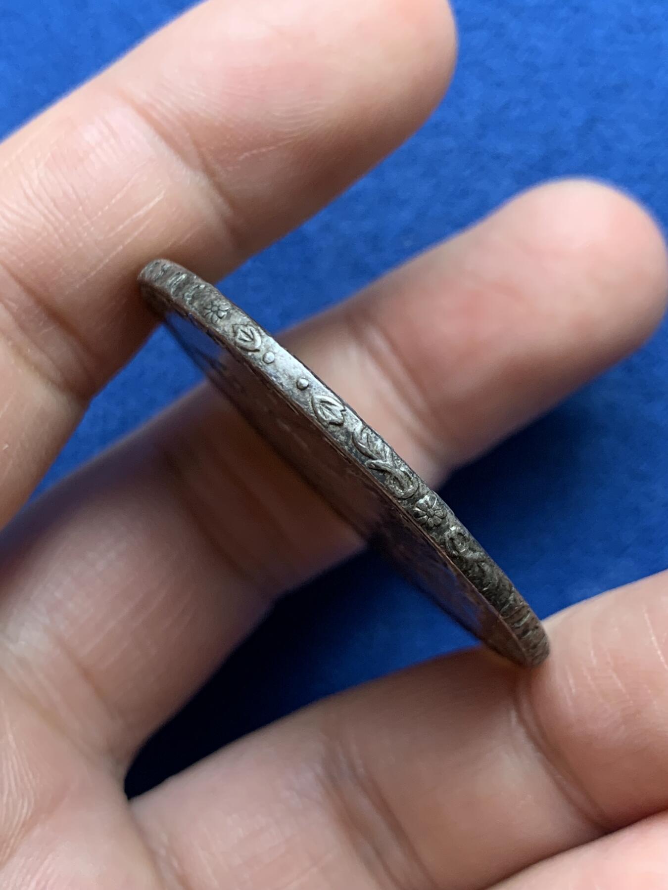 《竞宝斋》第482场 周日，周一 2场连拍 （全场包邮）20级店铺 欢迎送拍 奥地利1780年特蕾莎大银币后铸双须版本，整体状态温润，28克，833银