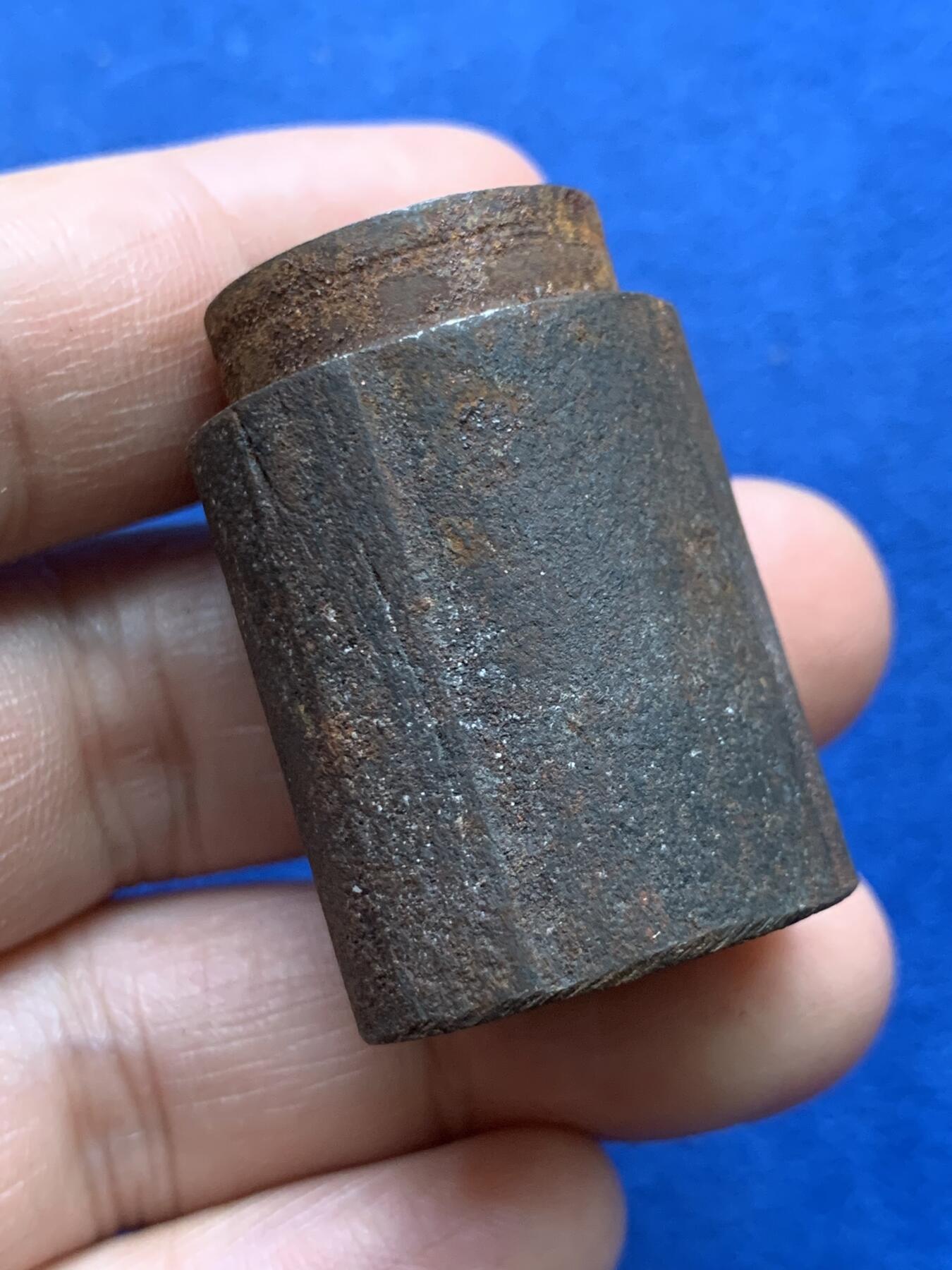 《竞宝斋》第482场 周日，周一 2场连拍 （全场包邮）20级店铺 欢迎送拍 印度机制币币模冲头（Die)，钢模一枚。购于英国拍会，重129克。殖民期印度大量钱币由英国铸币厂代制造。或用于莫卧儿卢比、土邦卢比等。机制币钢模（Die)在收藏市场极少见，是研究现代机制币工艺的极佳样本