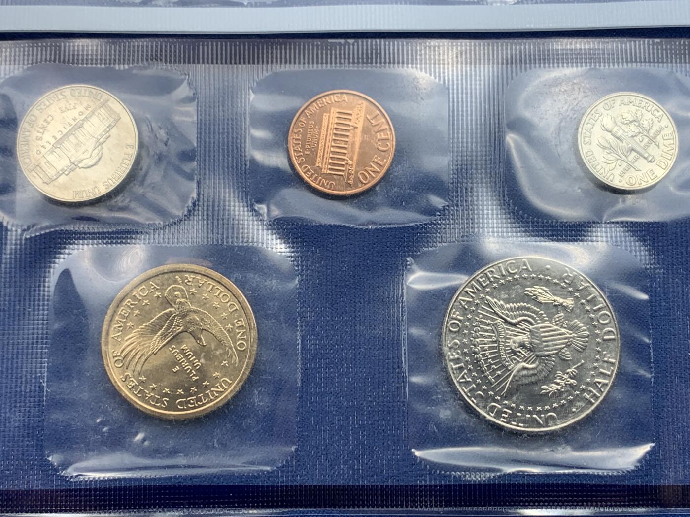 《竞宝斋》第482场 周日，周一 2场连拍 （全场包邮）20级店铺 欢迎送拍 两套一组 2001年美国P厂+D厂套币(每个版本各10枚)，少见品种