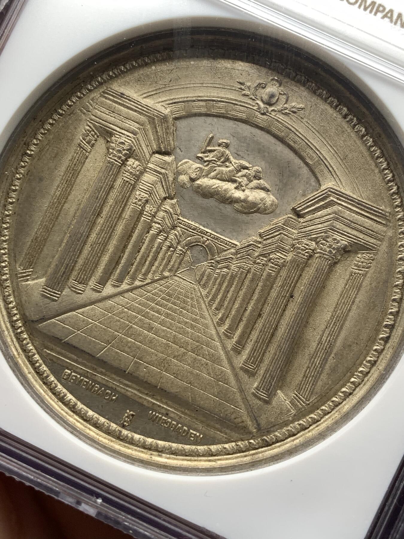 《竞宝斋》第482场 周日，周一 2场连拍 （全场包邮）20级店铺 欢迎送拍 NGC MS62 德国1897普鲁士国王威廉一世诞辰百年银质纪念章 超高浮雕设计 云霄飞车生动 直径45mm 加厚盒