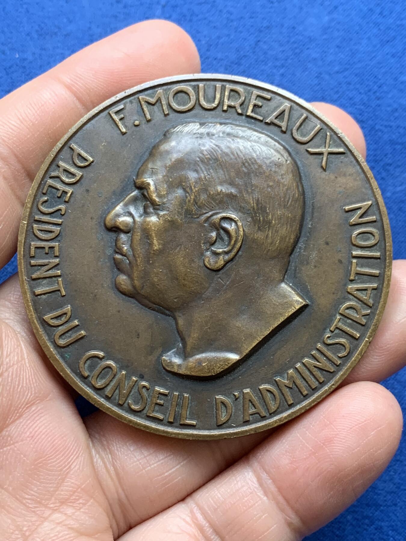 《竞宝斋》第482场 周日，周一 2场连拍 （全场包邮）20级店铺 欢迎送拍 法国苏兹体育场纪念铜章 111.7克 59.3mm