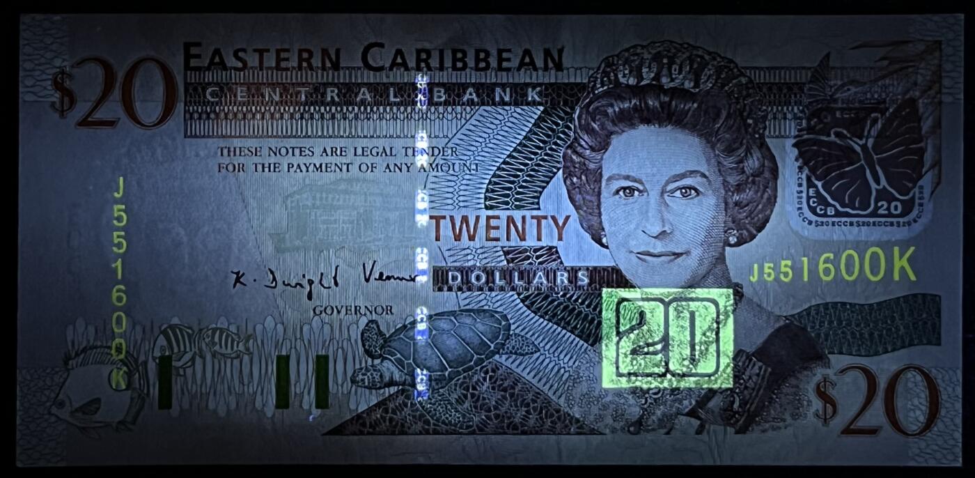 小福收藏拍卖第205期 裸钞场 本期有多张豹子号靓号  大量民国钞 百慕大样钞洋葱冠全套  阿富汗首年份查希尔国王和独立纪念碑 仅发行1000枚亚克力砖封蒙古20000图格里克帝国800周年纪念钞 卢旺达 东加勒比 斯里兰卡等多国精美纸币